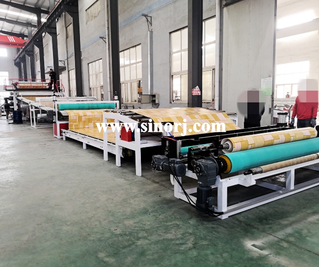 PVC地板革生產(chǎn)線工廠內試機