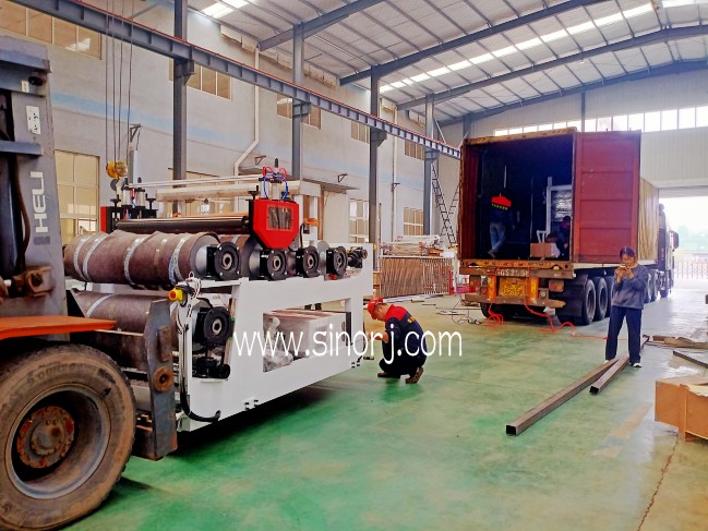 SPC石塑地板生產(chǎn)線(xiàn)發(fā)貨中